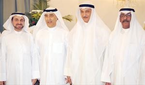 النائب عدنان المطوع شارك في تقديم التهنئة لزينل﻿