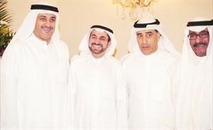 الوزير فاضل صفر وسمير سعيد يهنان زينل بسلامته﻿