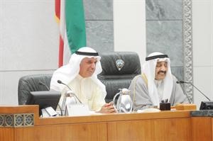 الرئيس جاسم الخرافي ونائبه عبدالله الرومي على المنصة	متين غوزال﻿