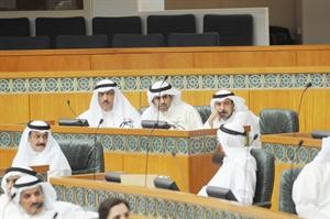 الصيفي مبارك الصيفي وخالد الطاحوس ومسلم البراك اثناء الجلسة﻿
