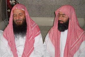 الداعية عبدالرحمن عبدالخالق وبجانبه الداعية دنبيل العوضي﻿
