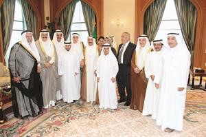 صاحب السمو الامير الشيخ صباح الاحمد خلال لقائه رئيس واعضاء مجلس امناء رحلة الامل
