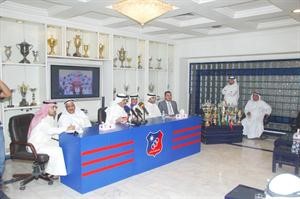 عبدالعزيز المرزوق يتحدث والى جانبه فهد وخالد الغانم ووليد الراشد 	محمد ماهر﻿