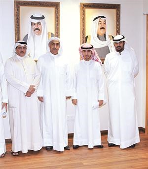 جاسم يعقوب مع عدد من اعضاء الوفد﻿