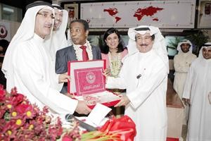 دقيس الدويري مكرما فيصل الدوسري بحضور دريم الرضوان ودعبدالعزيز البشير﻿