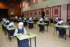 الطالبات يؤدين الامتحانات﻿