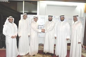 الخرافي والمطيري والعتيبي يتلقون تكريما خاصا من الطلبة
