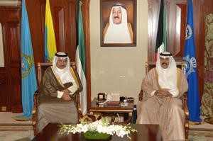 سمو ولي العهد الشيخ نواف الاحمد مستقبلا الشيخ جابر المبارك﻿