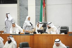 الرئيس جاسم الخرافي ودمحمد البصيري وخالد العدوة ودمعصومة المبارك على المنصة متين غوزال