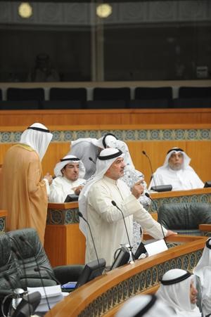 صالح عاشور متحدثا