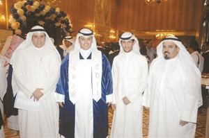 الخريج طلال مع والده الزميل بداح العنزي وعمه الزميل خالد وصديقه عبدالعزيز السعيدي﻿