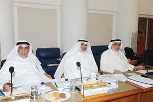 عدنان عبدالصمد وعادل الصرعاوي وناجي العبدالهادي اثناء اجتماع اللجنة