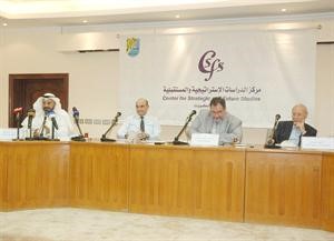 دفهمي جدعان ودشفيق الغبرا ودناصر الصانع وزهير المحميد خلال الندوة سعود سالم
