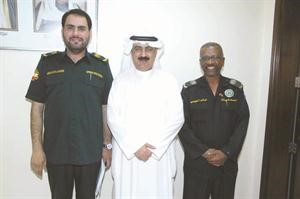 ابراهيم بوعيدة متوسطا خالد العيسى وعبدالله النفيص
