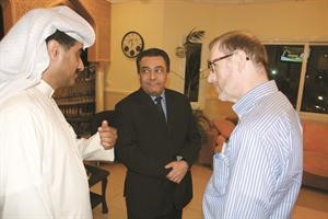 السفير التونسي يتحدث للمهندس عبدالعزيز الدعيج
