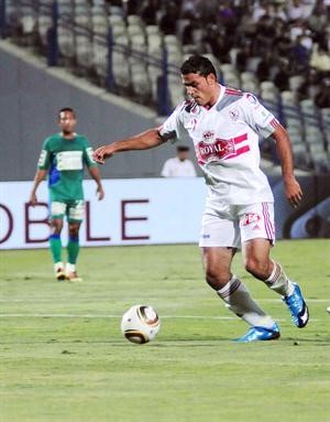 عمرو زكي جاهز لمباراة طلائع الجيش غدا بعد عودته لتدريبات الزمالك الجماعية