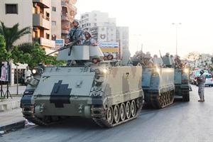 اليات الجيش اللبناني خلال انتشارها في طرابلس محمود الطويل