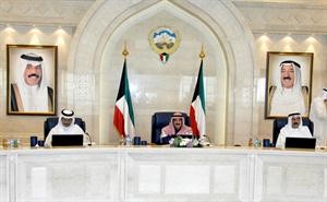 سمو رئيس الوزراء الشيخ ناصر المحمد والشيخ جابر المبارك والشيخ احمد الحمود خلال الجلسة