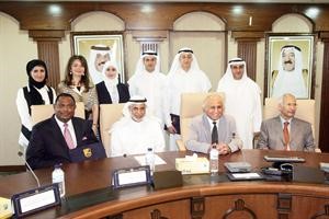 دعبداللطيف البدر ودحسن السند مع المكرمين	انور الكندري﻿