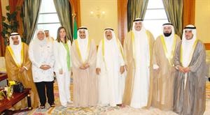 صاحب السمو الامير الشيخ صباح الاحمد متوسطا رئيس مجلس الامة جاسم الخرافي والنواب د حسن جوهر ود وليد الطبطبائي ومحمد المطير ود رولا دشتي ود معصومة المبارك ورئيس مكتب لجنة الخطاب الاميري﻿