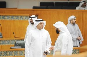 سالم الاذينة متحدثا مع دعلي العمير﻿