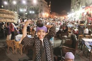 طفل مصري يعزف على الربابة خلال حفل تنشيط السياحة في ميدان الحسين امس اپ
