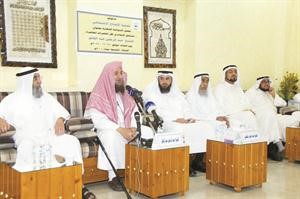 الشيخ عبدالرحمن عبدالخالق متحدثا في الندوة الشهرية لجمعية الاصلاح محمد ماهر