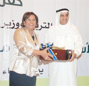 احمد المليفي مكرما دموضي الحمود﻿