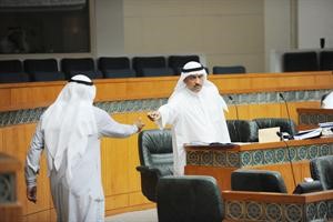 مسلم البراك يسلم مفتاح سيارته