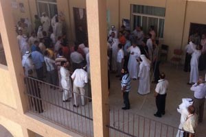 جانب من اعتصام العاملين في الغرف السرية