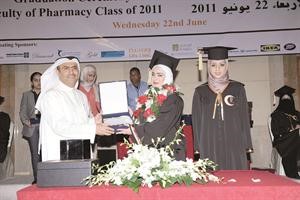 الفوزان مشاركا في تكريم الخريجين﻿