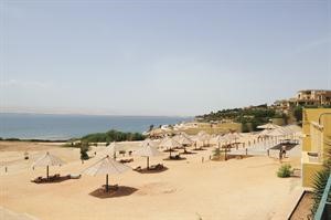 جانب من شاطئ مدينة العقبة الحديث