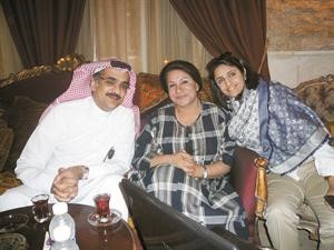 العساف مع الفنانة القديرة سعاد عبدالله والكاتبة هبة حمادة
