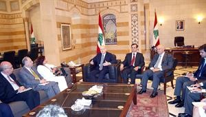 رئيس الحكومة نجيب ميقاتي مستقبلا سفير كوريا الجنوبية والوفد المرافق له محمود الطويل