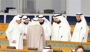 احمد السعدون يتباحث مع فلاح الصواغ ودجمعان الحربش ومبارك الوعلان ودوليد الطبطبائي ودفيصل المسلم وسالم النملان بعد اعلان النتيجة
