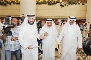خالد الطاحوس ومسلم البراك ودفيصل المسلم في طريقهم لتقديم الاستجواب
