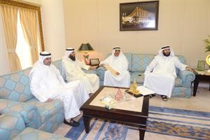 دفيصل المسلم ومسلم البراك وخالد الطاحوس مع امين عام المجلس علام الكندري اثناء تقديم صحيفة الاستجواب
