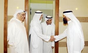 احمد السعدون يستقبل خالد السلطان امام مكتبه حيث عقد احد الاجتماعات النيابية التشاورية
