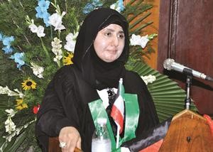 دفاطمة الخليفة خلال مناقشة الرسالة﻿