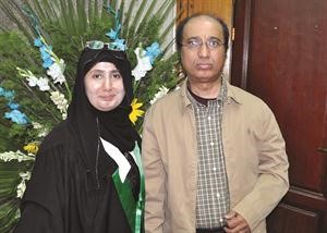  ومع شقيقها عدنان الخليفة﻿