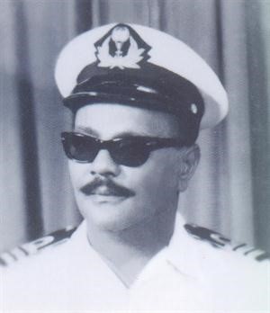 الوالد سعد القطامي بالملابس البحرية
