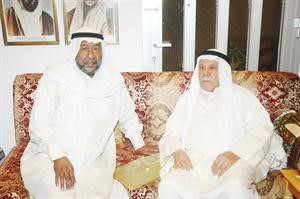 عبدالله القطامي متحدثا الى الزميل منصور الهاجري