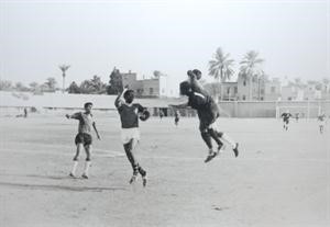 القطامي بملعب الجيش عام 1964 اثناء وجود منتخب مدارس الكويت ببغداد