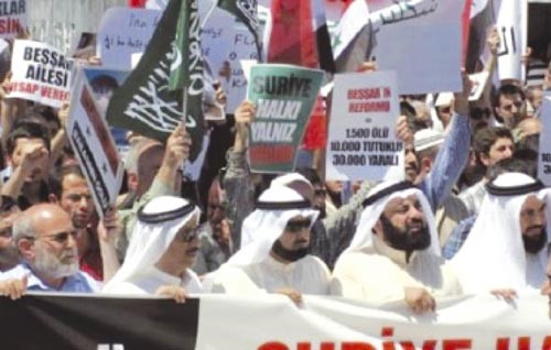 دجمعان الحربش ودوليد الطبطبائي ومبارك الوعلان يشاركون المتظاهرين في تركيا دعما للاجئين السوريين