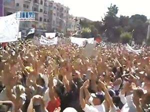 صورة ماخوذة عن الانترنت لجانب من المظاهرات التي خرجت في حماة امس
