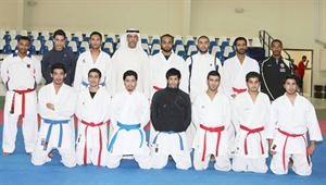محمد العجمي مع لاعبي الكراتيه﻿