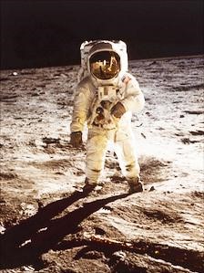 الولايات المتحدة تستعيد تربة جلبتها مركبة أبولو11 من القمر عام 1969