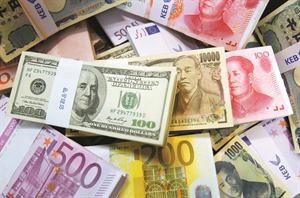 «الوطني»: الدولار يتقدم على اليورو بسبب اضطراب أوضاع منطقة اليورو