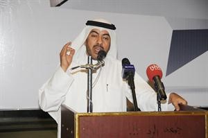 علي الدقباسي يلقي كلمة هاني الشمري
