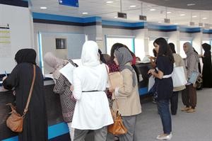 الطلبة خلال عملية تقديم الاوراق
